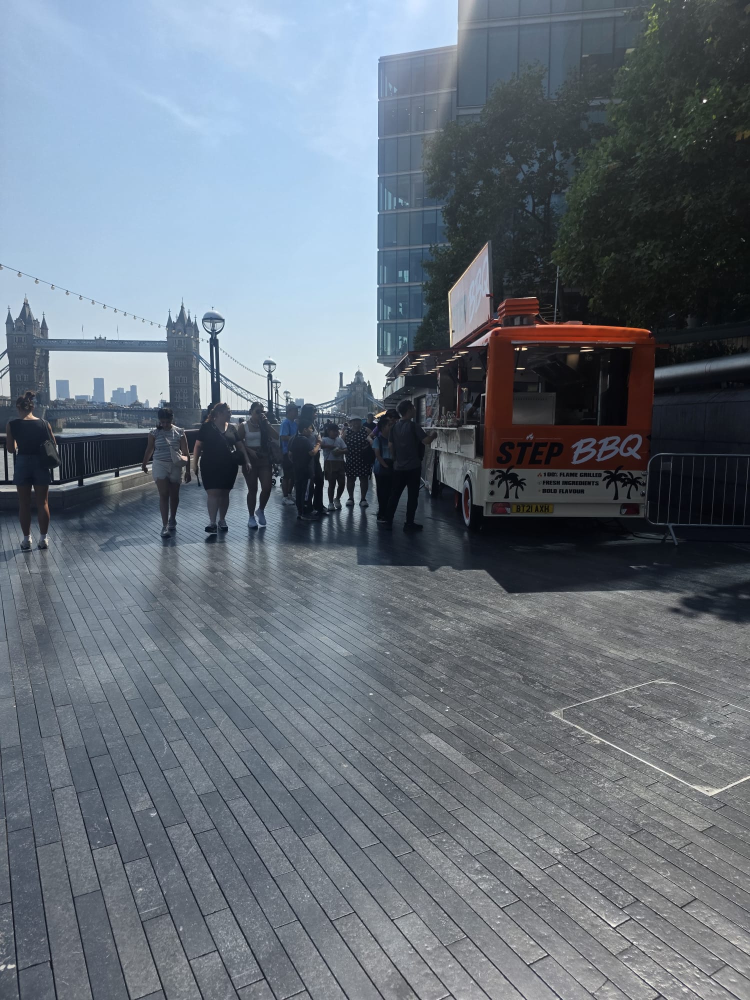 BBQ truck near Tower Bridge London