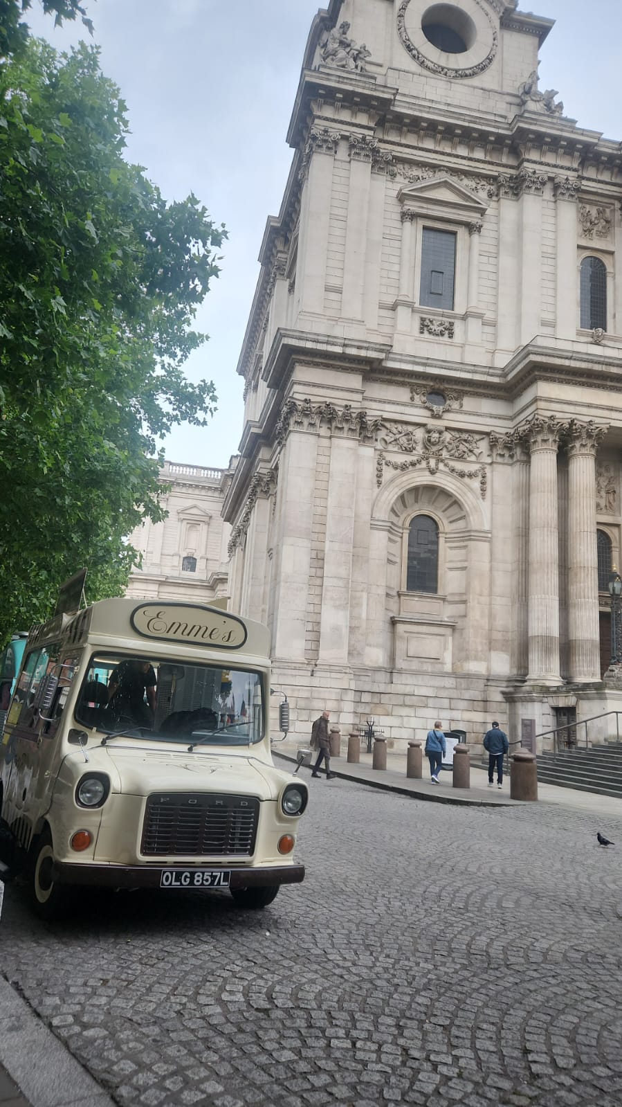 Vintage ice cream van outside St Paul's Cathedral